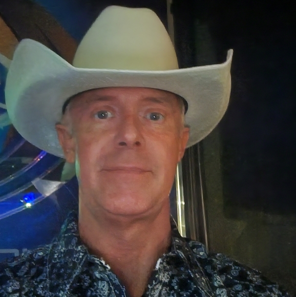 Meet your Posher, Troy - Picture 1 of 1